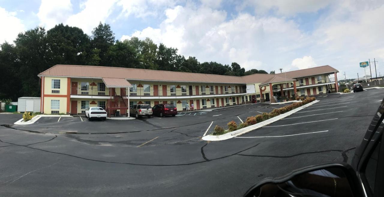 Carry On Inn & Suites LaFayette Exterior photo