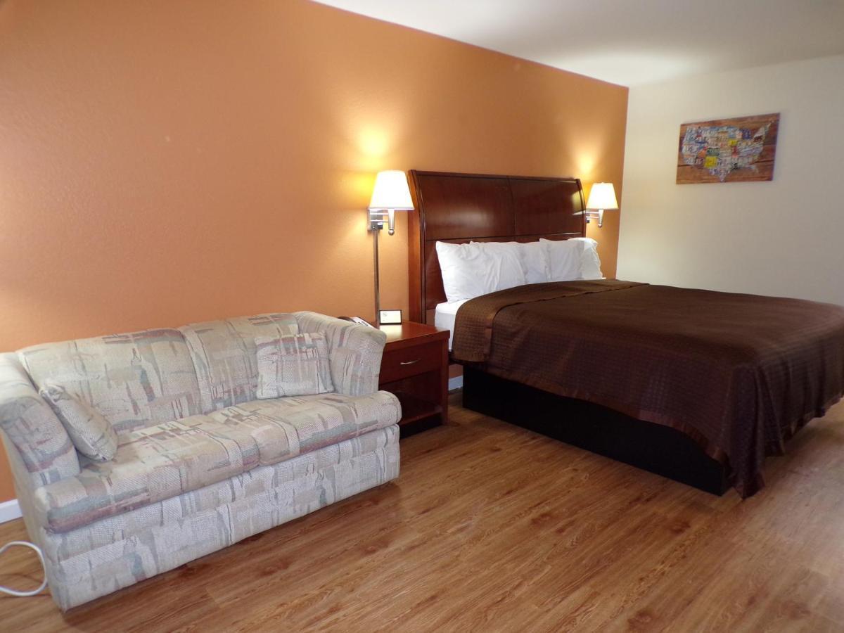 Carry On Inn & Suites LaFayette Room photo