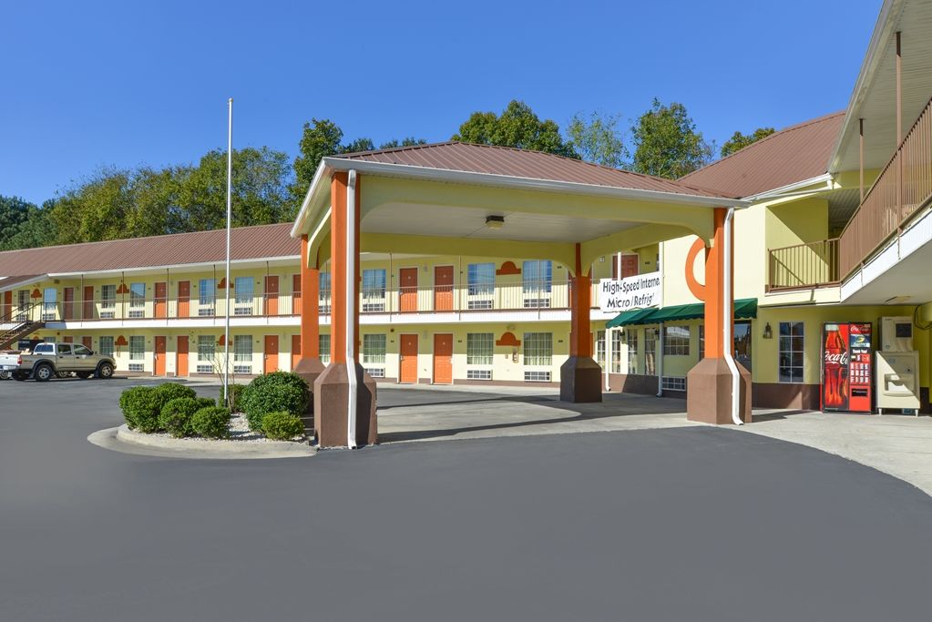 Carry On Inn & Suites LaFayette Exterior photo