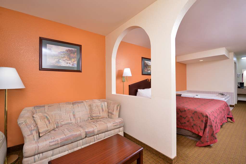 Carry On Inn & Suites LaFayette Room photo