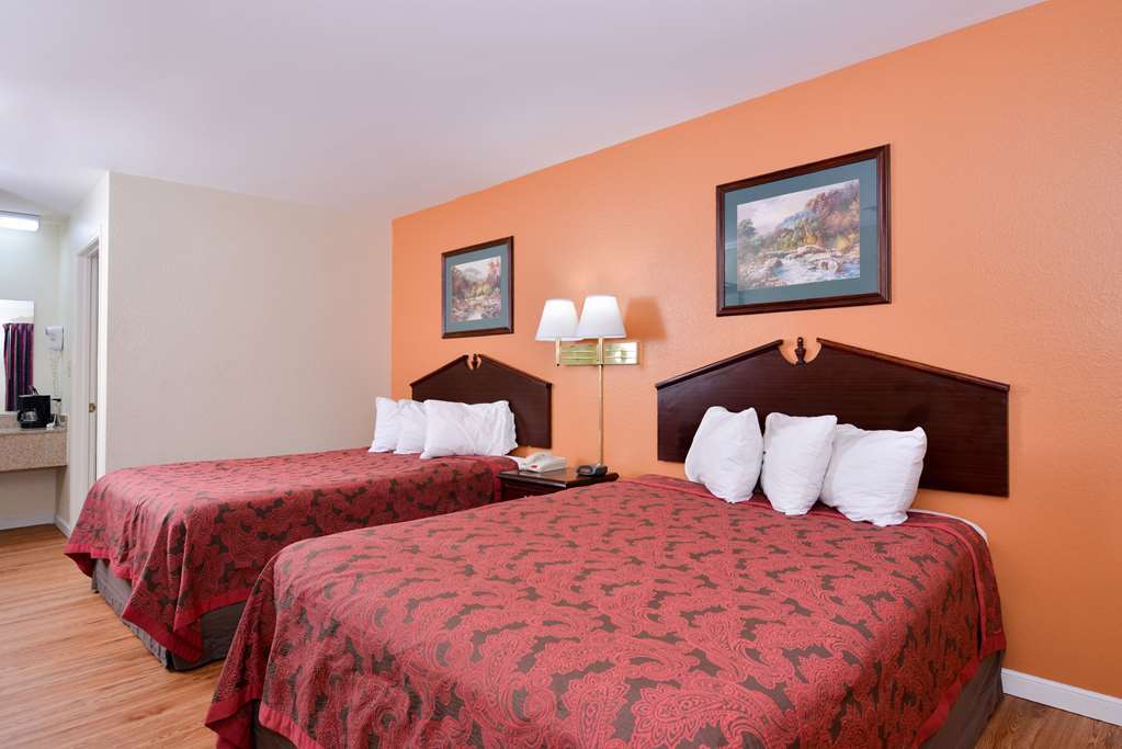 Carry On Inn & Suites LaFayette Room photo