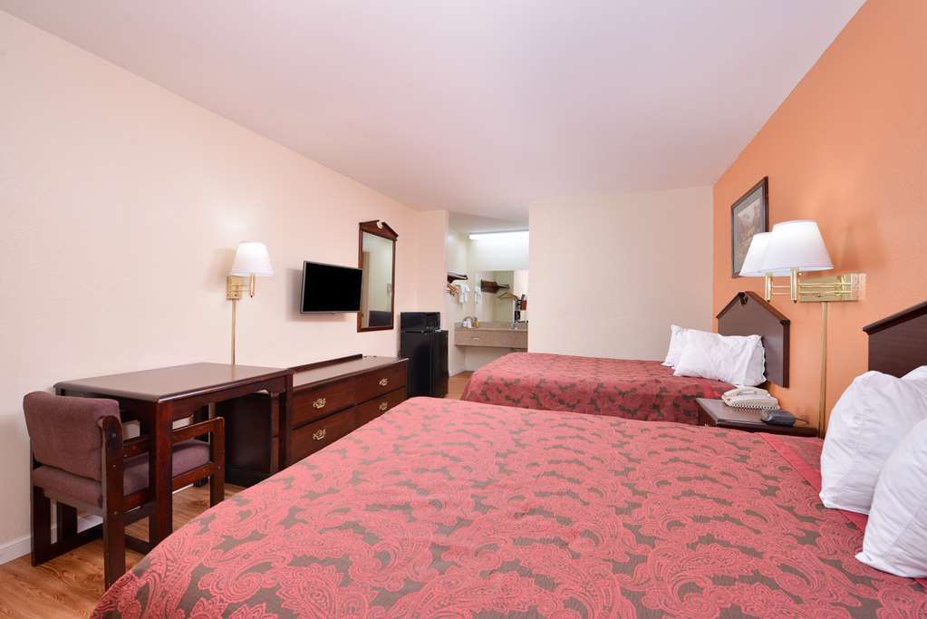 Carry On Inn & Suites LaFayette Room photo