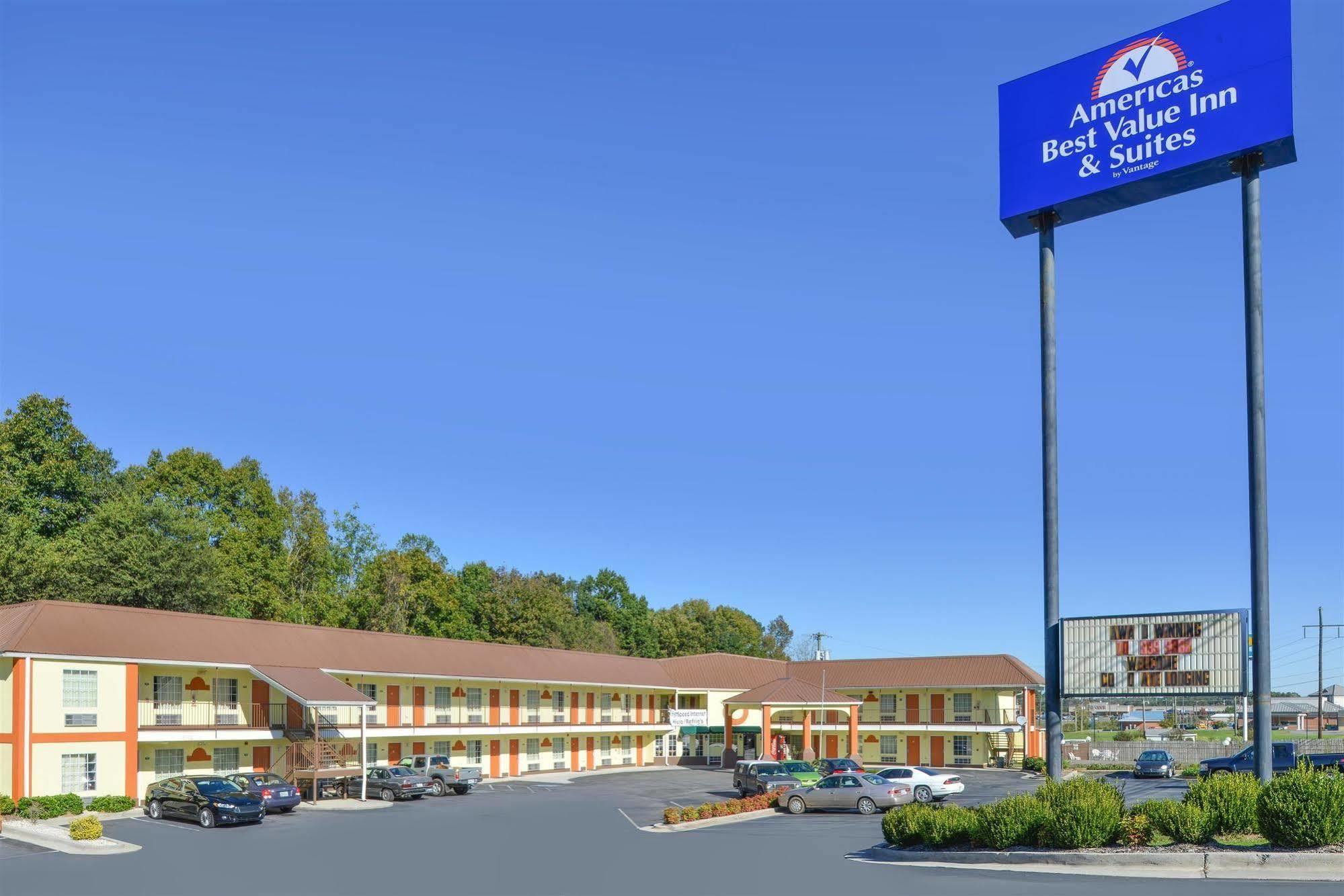 Carry On Inn & Suites LaFayette Exterior photo